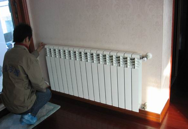 家里暖氣片出現問題了竟然是樓下裝修漏電了